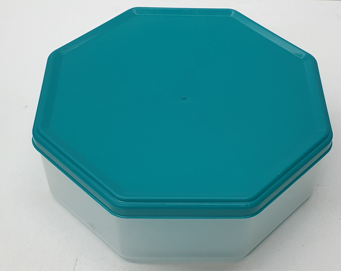 Elite Octagon Plastic Container - 2640 - 19x7.5cm