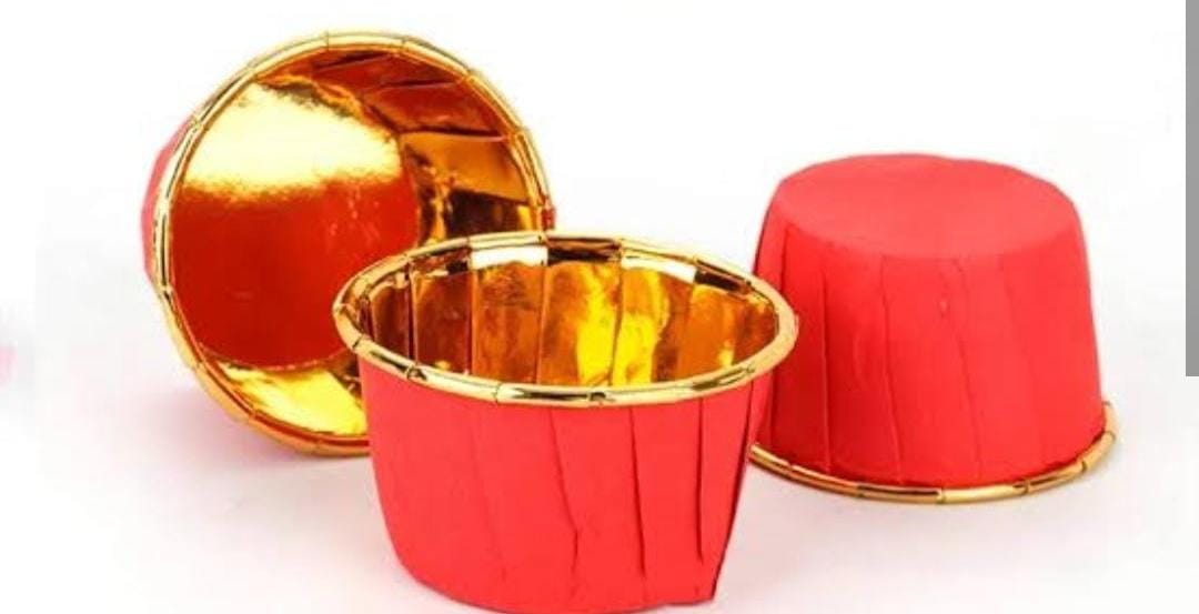 Gold Trimmed Cup-Cake 12 Cups Medium 35961-10