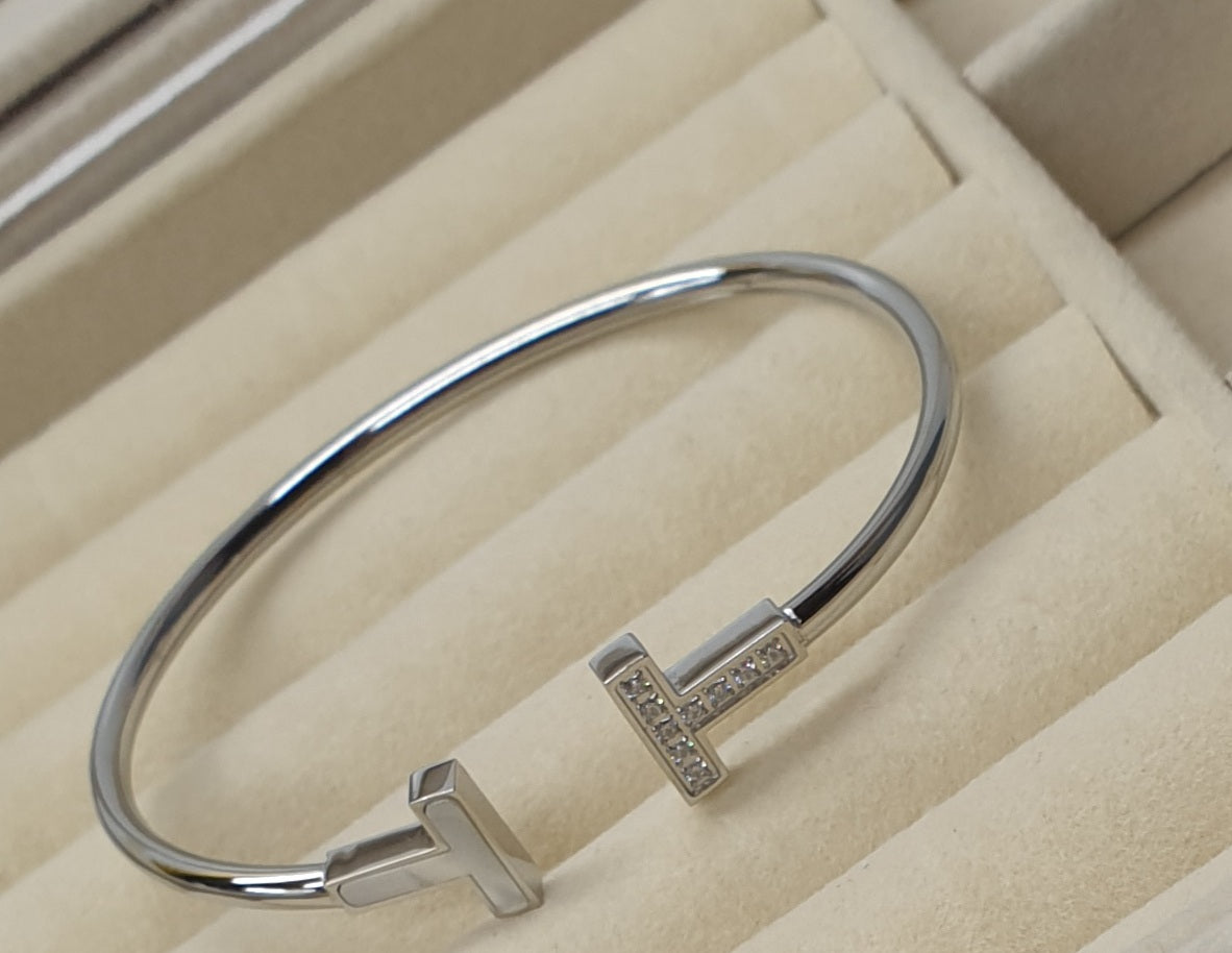 Ladies Fashion Bracelet