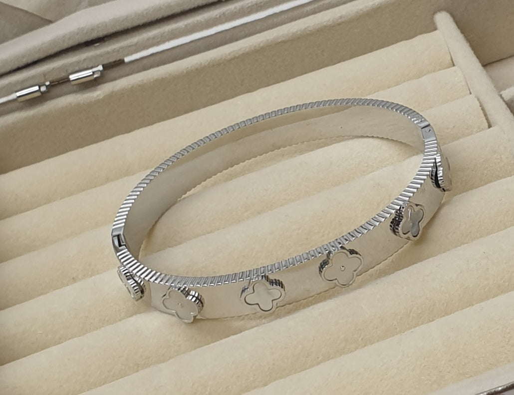 Ladies Fashion Bracelet