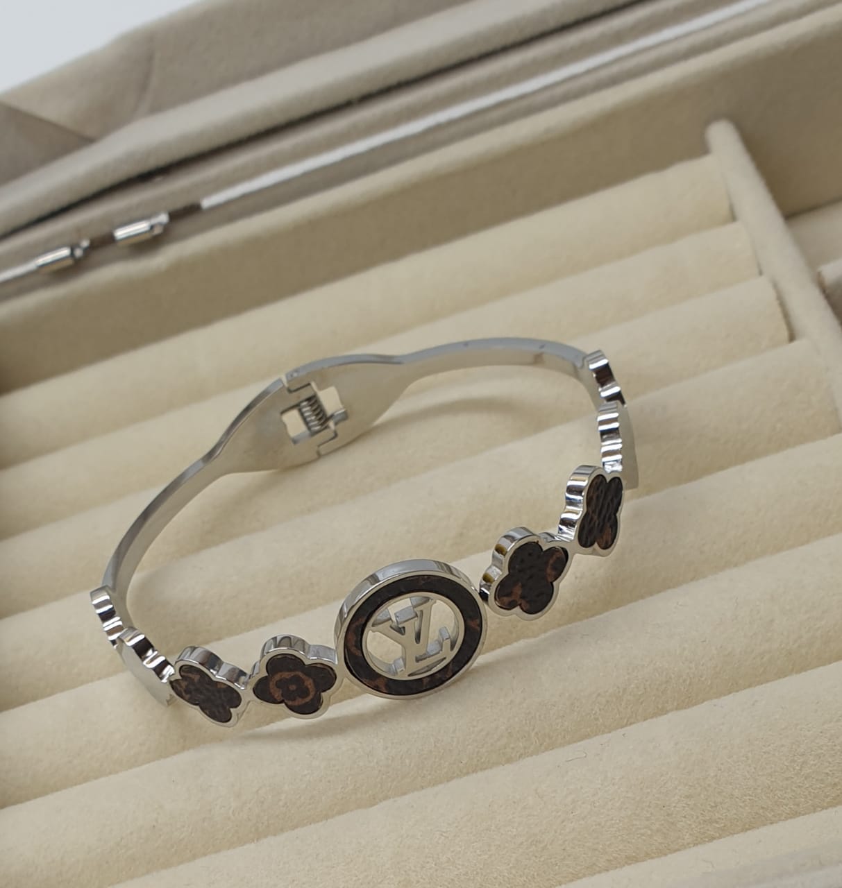 Ladies Fashion Bracelet