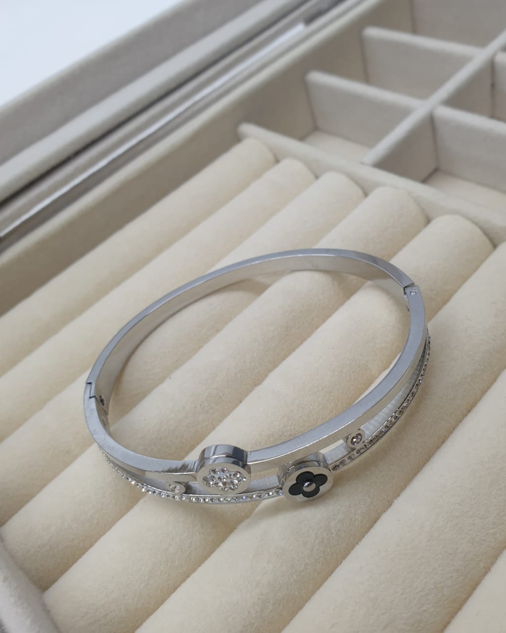 Ladies Fashion Bracelet
