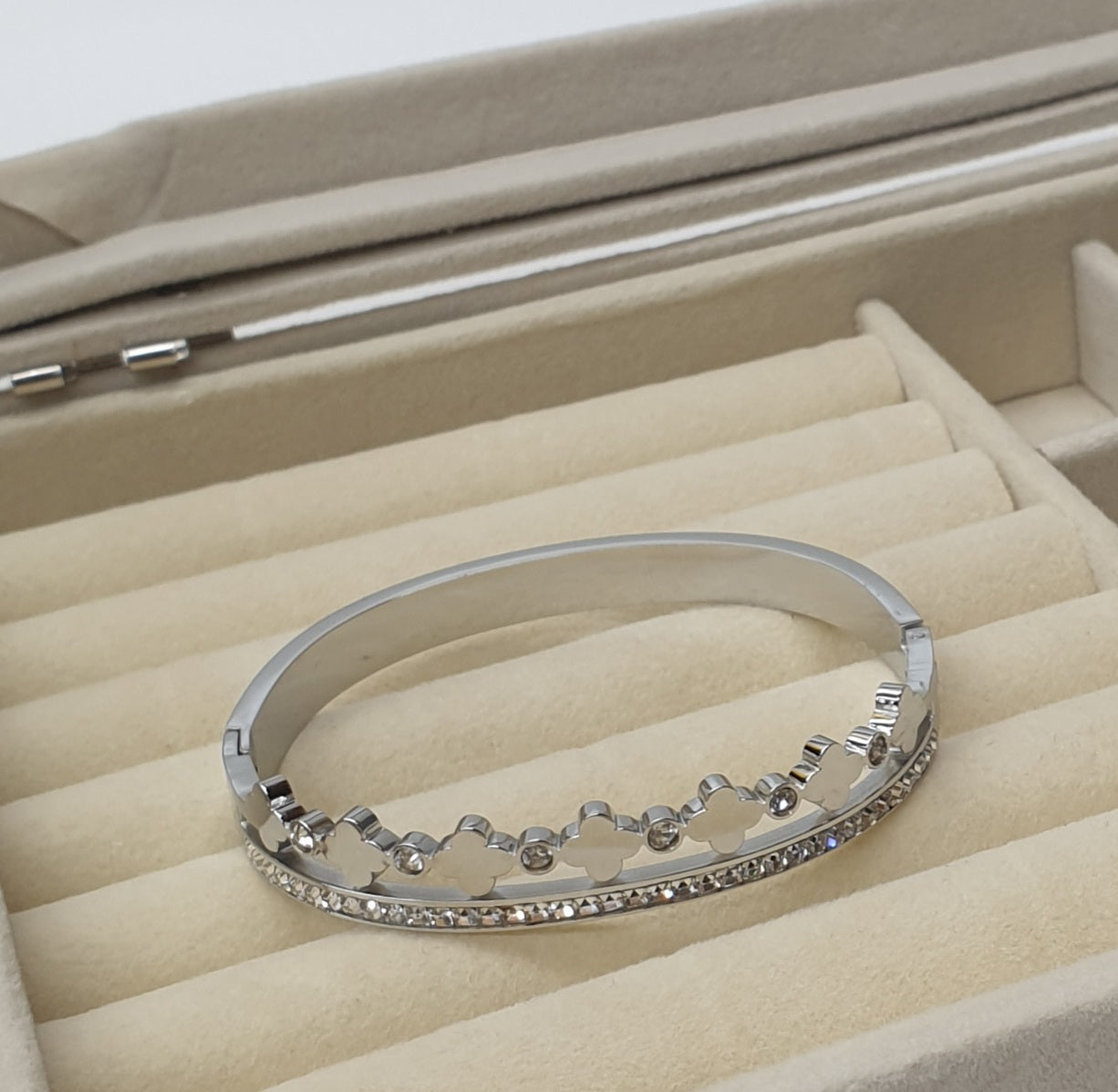 Ladies Fashion Bracelet
