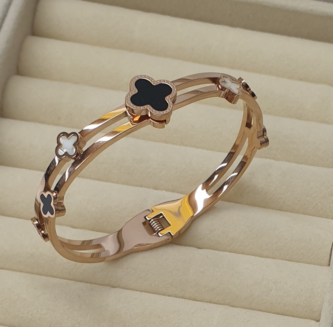 Ladies Fashion Bracelet