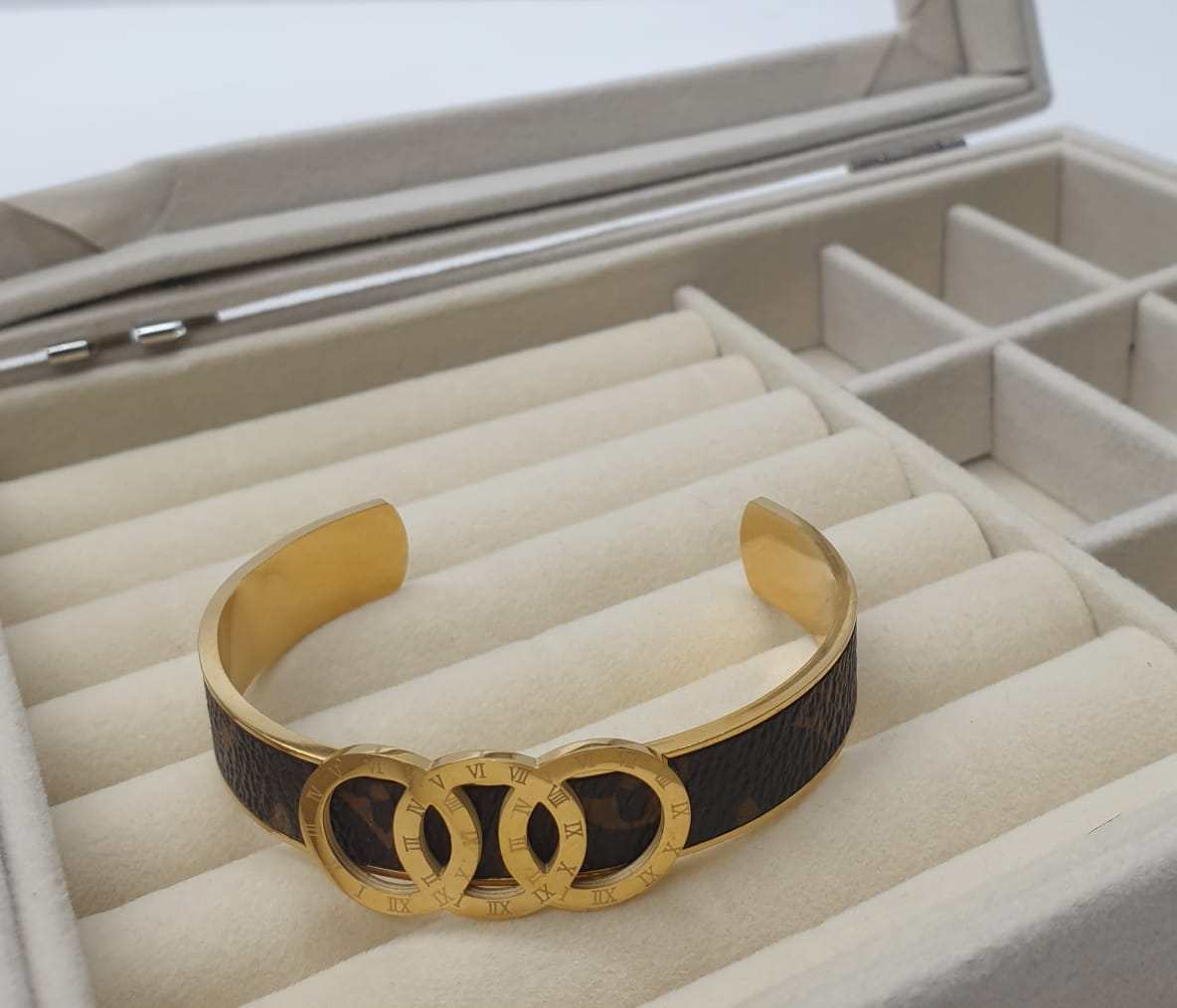 Ladies Fashion Bracelet
