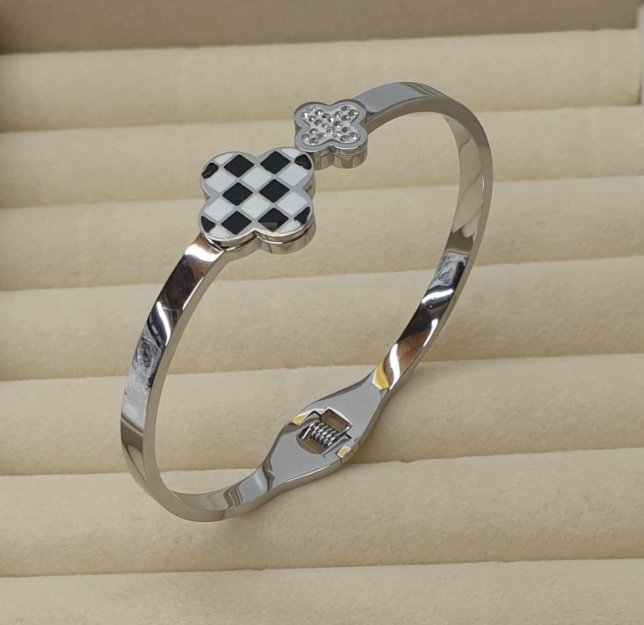 Ladies Fashion Bracelet