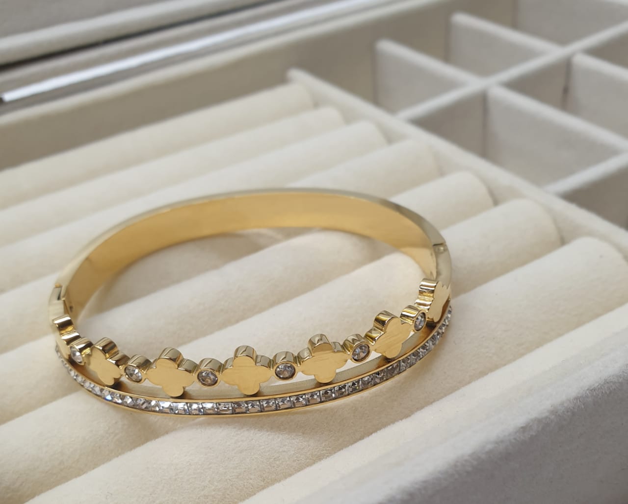 Ladies Fashion Bracelet