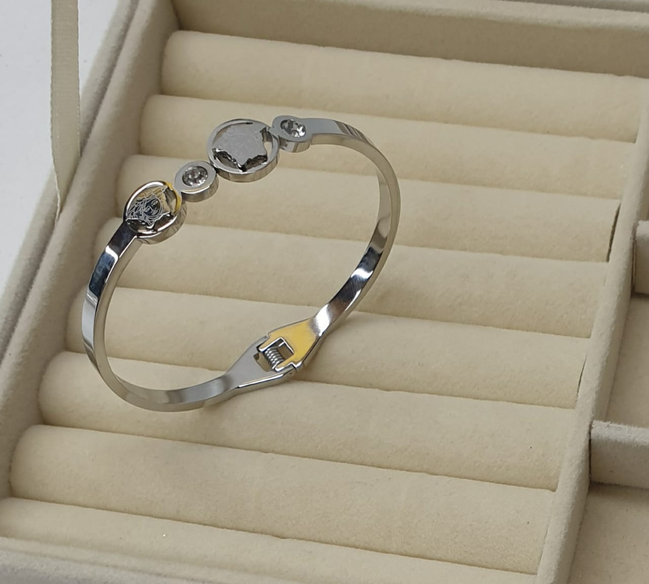 Ladies Fashion Bracelet
