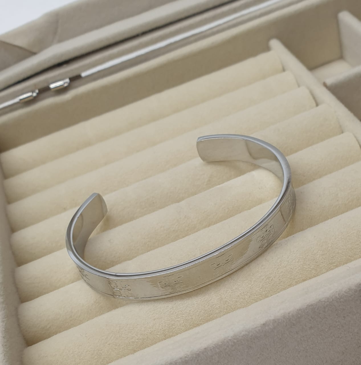 Ladies Fashion Bracelet