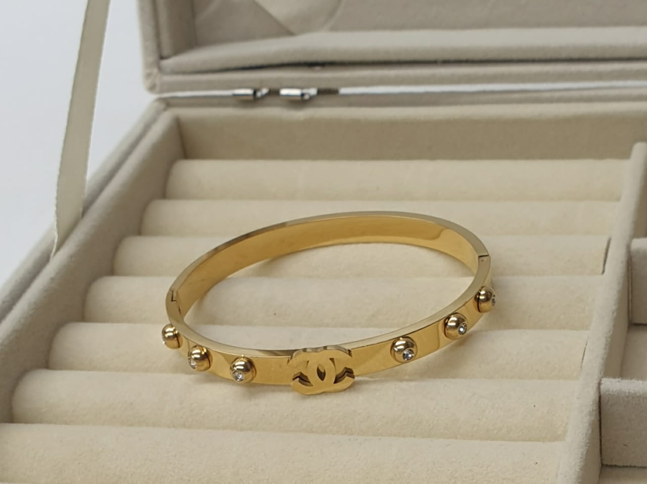 Ladies Fashion Bracelet